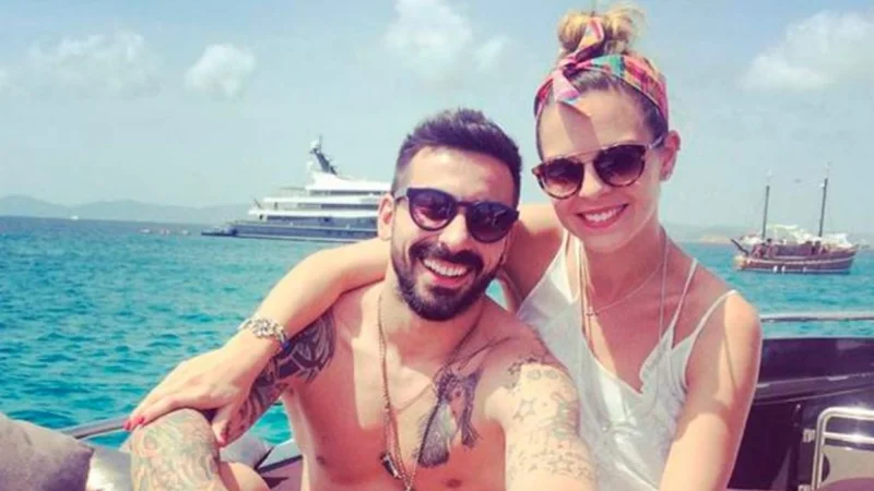 POLÉMICO: El particular saludo del Pocho Lavezzi a su novia