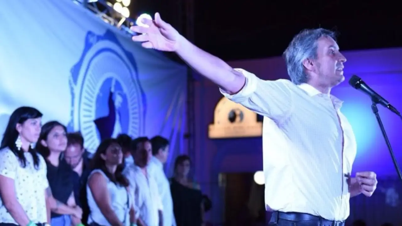 Máximo  Kirchner: "Al gobierno ya no le alcanza el manual de excusas"