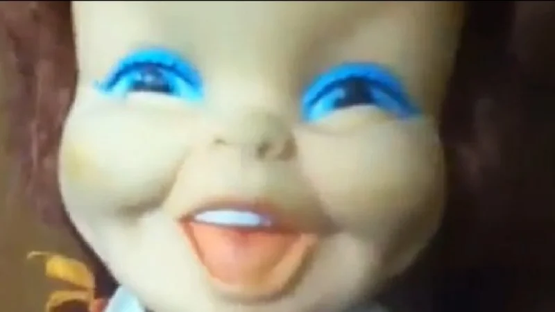 El video de la muñeca con risa diabólica que no te va a dejar dormir a la noche