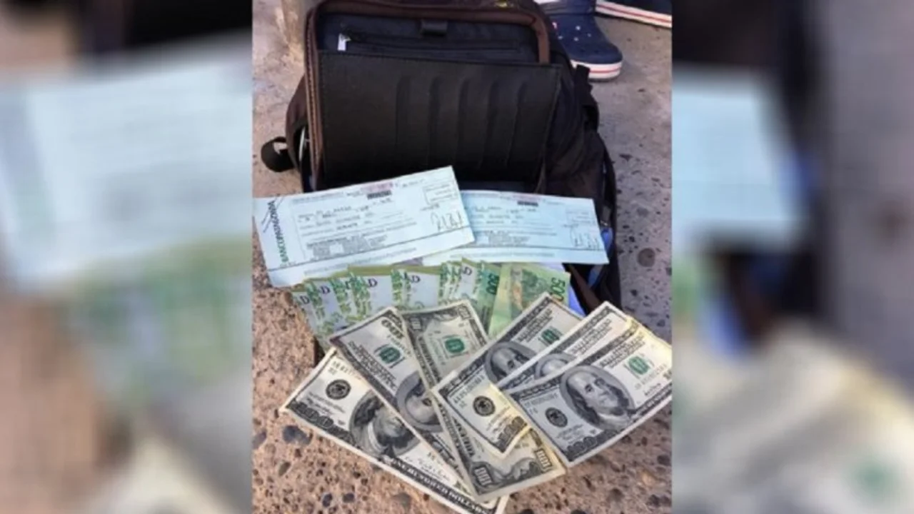 Un joven devolvió $150 mil y tuvo recompensa
