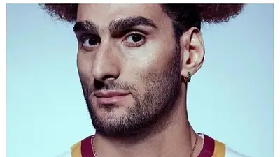Marouane Fellaini se convirtió en Mickey Mouse para una sesión de fotos Marouane Fellaini se convirtió en Mickey Mouse para una sesión de fotos