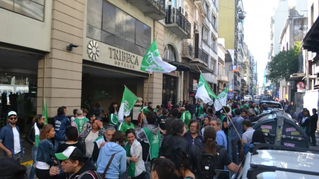 Bergman fue sorprendido por trabajadores que le reclaman la incorporación de despedidos