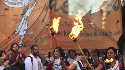 Docentes porteños protestaron en reclamo de paritarias y en defensa de la educación Docentes porteños protestaron en reclamo de paritarias y en defensa de la educación
