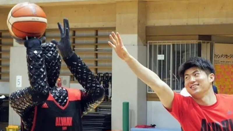 El robot basquetbolista que le gana a profesionales