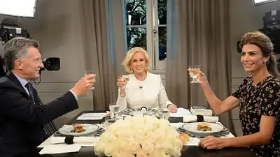 Todos los detalles de la cena de Macri junto a Tinelli, Suar, Legrand y Susana Giménez Todos los detalles de la cena de Macri junto a Tinelli, Suar, Legrand y Susana Giménez
