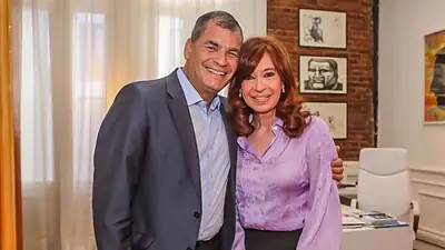 Como Cristina Kirchner, Rafael Correa no descartó presentarse como candidato a vicepresidente en Ecuador Como Cristina Kirchner, Rafael Correa no descartó presentarse como candidato a vicepresidente en Ecuador