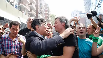 Las fotos del reencuentro de Máximo Kirchner con Zannini tras salir de prisión Las fotos del reencuentro de Máximo Kirchner con Zannini tras salir de prisión