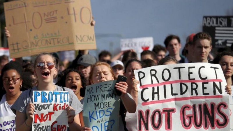 EE.UU.: Estudiantes marchan pidiendo el desarme