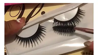 Un truco viral hace que las pestañas postizas más baratas se vean reales Un truco viral hace que las pestañas postizas más baratas se vean reales