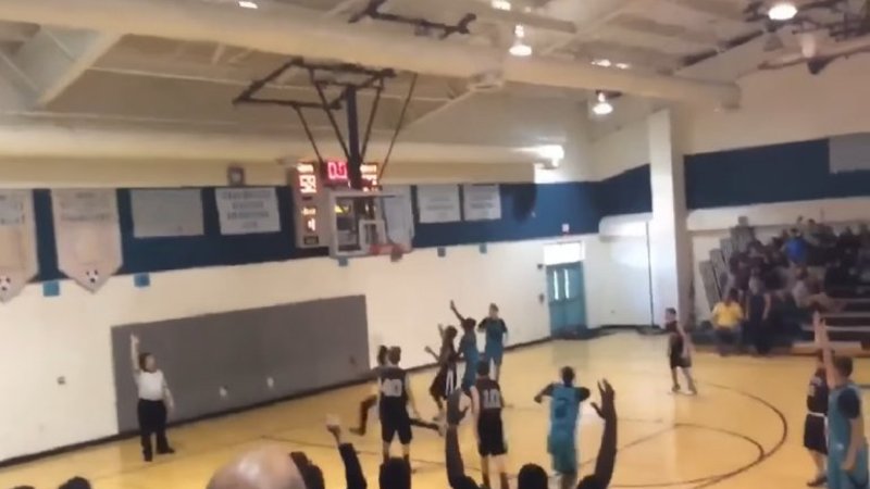 VIDEO: Un chico sin brazos hace unos triples increíbles en un partido de básquet