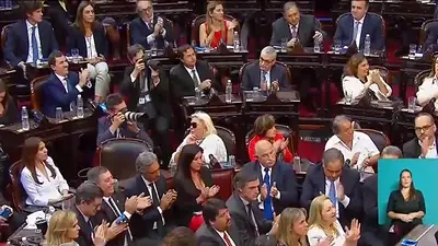 Sesiones ordinarias: la extraña postura de Elisa Carrió mientras Macri daba su discurso Sesiones ordinarias: la extraña postura de Elisa Carrió mientras Macri daba su discurso