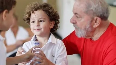 El conmoverdor mensaje de Lula Da Silva a su nieto fallecido El conmoverdor mensaje de Lula Da Silva a su nieto fallecido