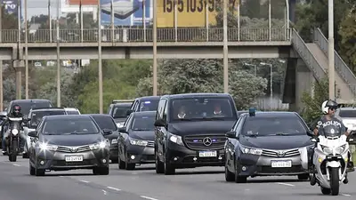El último adiós de Macri a su padre: "Se va una persona que predicó con el ejemplo y el trabajo" El último adiós de Macri a su padre: "Se va una persona que predicó con el ejemplo y el trabajo"