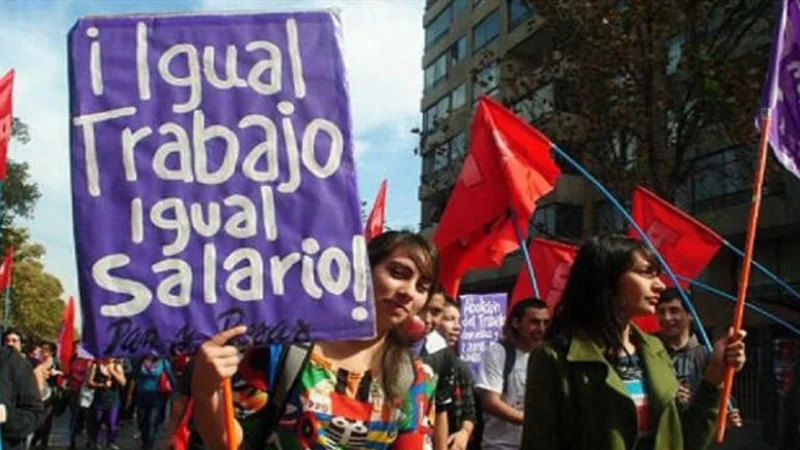 Paro 8M: Una mujer cobra 25% menos que un hombre y un 46% menos si solo cuentan con nivel primario