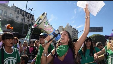 El gobierno oficializó el aumento de 4000 pesos a estatales