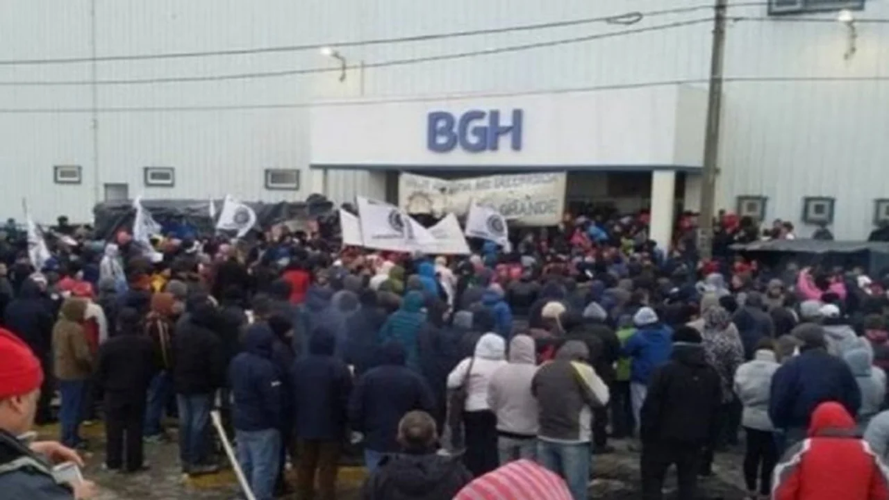 Una fábrica récord con el kirchnerismo suspendió a todos sus empleados por la crisis