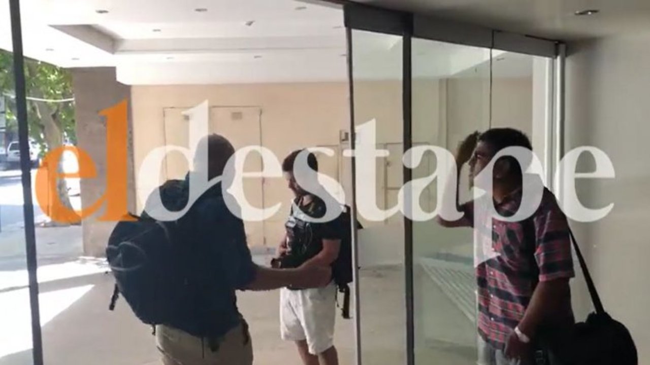 Escrachan al periodista de Clarín que operó en el Caso Maldonado