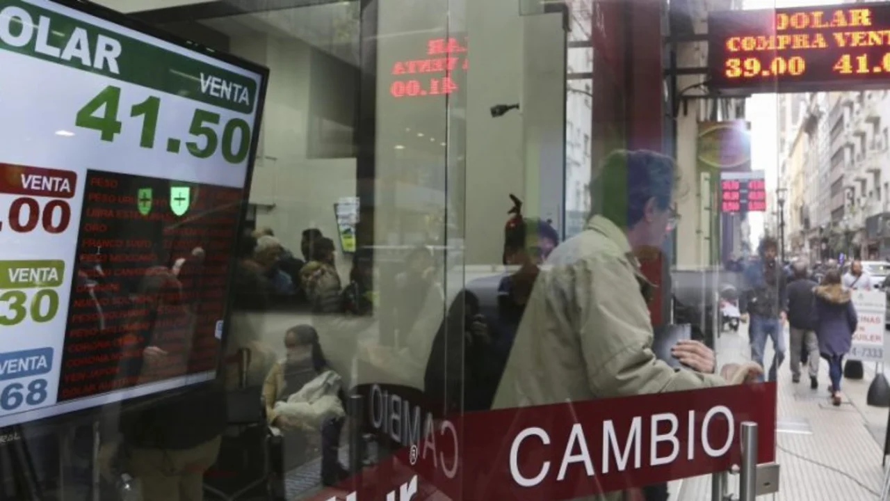 Según Bloomberg, la Argentina tiene "la peor moneda del mundo"