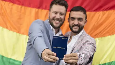 El diputado Leonardo Grosso se casó con su novio de años El diputado Leonardo Grosso se casó con su novio de años