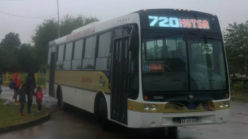 Un colectivero donó un órgano a su hija y lo despidieron