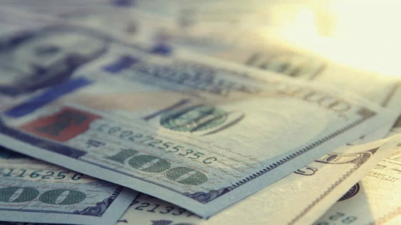 Dólar hoy: sube casi 2% y vuelve a superar los $42 pese al aumento de tasas