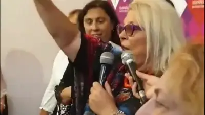 Elisa Carrió nerviosa: Atacó a periodistas de C5N e hizo que los abuchearan Elisa Carrió nerviosa: Atacó a periodistas de C5N e hizo que los abuchearan