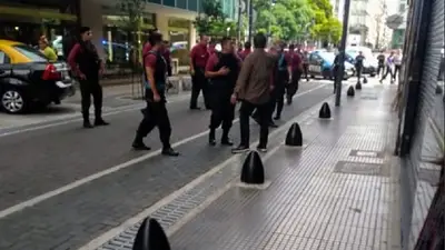 Policías de la Ciudad ingresaron con armas a un local opositor Policías de la Ciudad ingresaron con armas a un local opositor