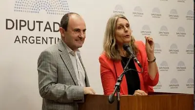 Un diputado de Cambiemos se enteró al aire que "firmó" un apoyo a Carlos Stornelli Un diputado de Cambiemos se enteró al aire que "firmó" un apoyo a Carlos Stornelli