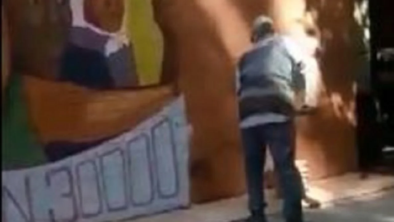 Tapan un mural por los desaparecidos en el centro a horas del día de la Memoria