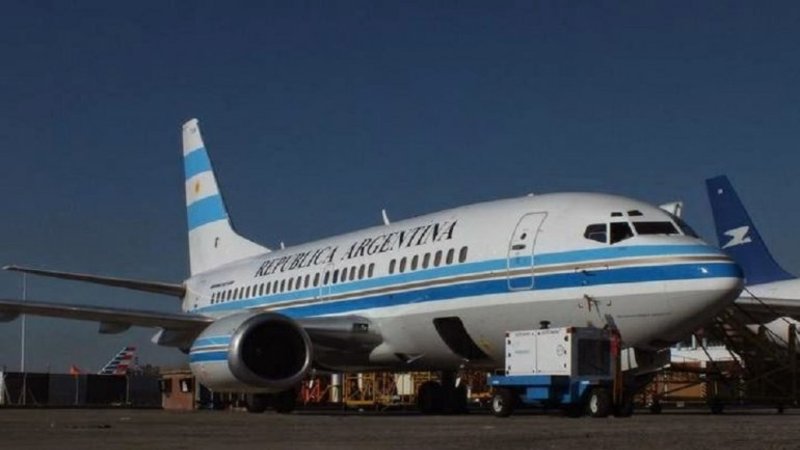 El avión de los reyes de España chocó al Tango 04
