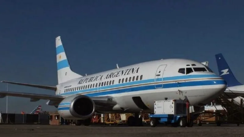 El avión de los reyes de España chocó al Tango 04