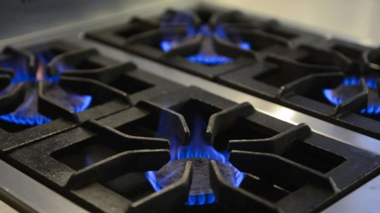 Tarifazo: el gas aumentará un 29% en tres cuotas, pero las empresas cobrarán en una