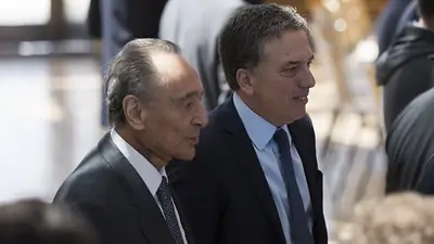 Así esconde Clarín la medida del Gobierno que puede terminar en "corralito" Así esconde Clarín la medida del Gobierno que puede terminar en "corralito"