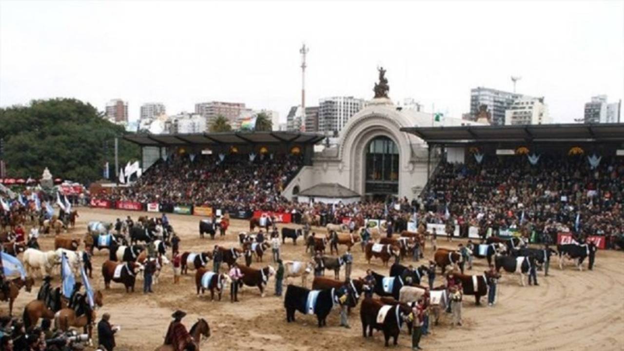 Condenaron a Menem y Cavallo por vender a precio vil el predio de La Rural