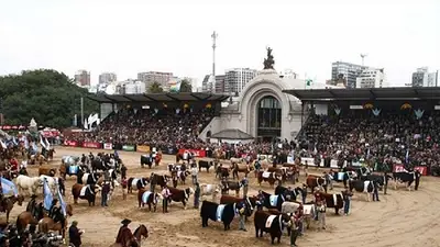 Condenaron a Menem y Cavallo por vender a precio vil el predio de La Rural Condenaron a Menem y Cavallo por vender a precio vil el predio de La Rural