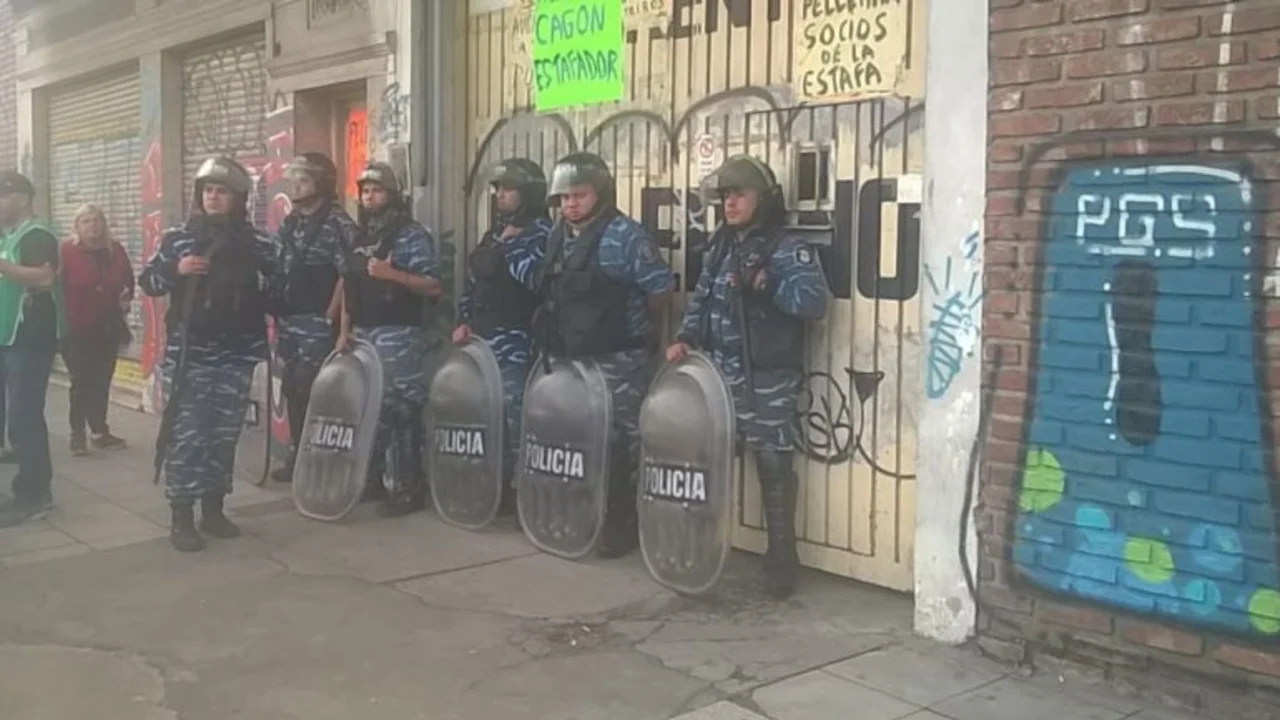 Desalojan a trabajadores de la Cooperativa El Registro: 14 familias en la calle