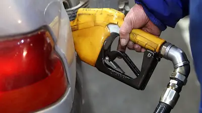 YPF aumentó el precio de la nafta y llega a los $40,43 en Capital Federal YPF aumentó el precio de la nafta y llega a los $40,43 en Capital Federal