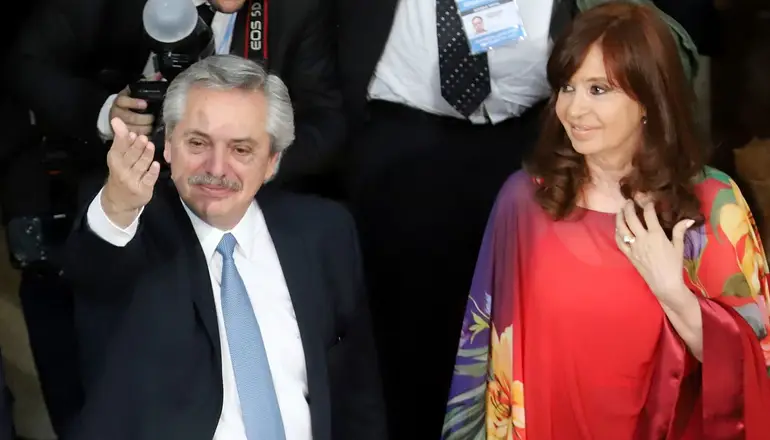 La oposición aprieta y Alberto Fernández ata su futuro al de Cristina Kirchner