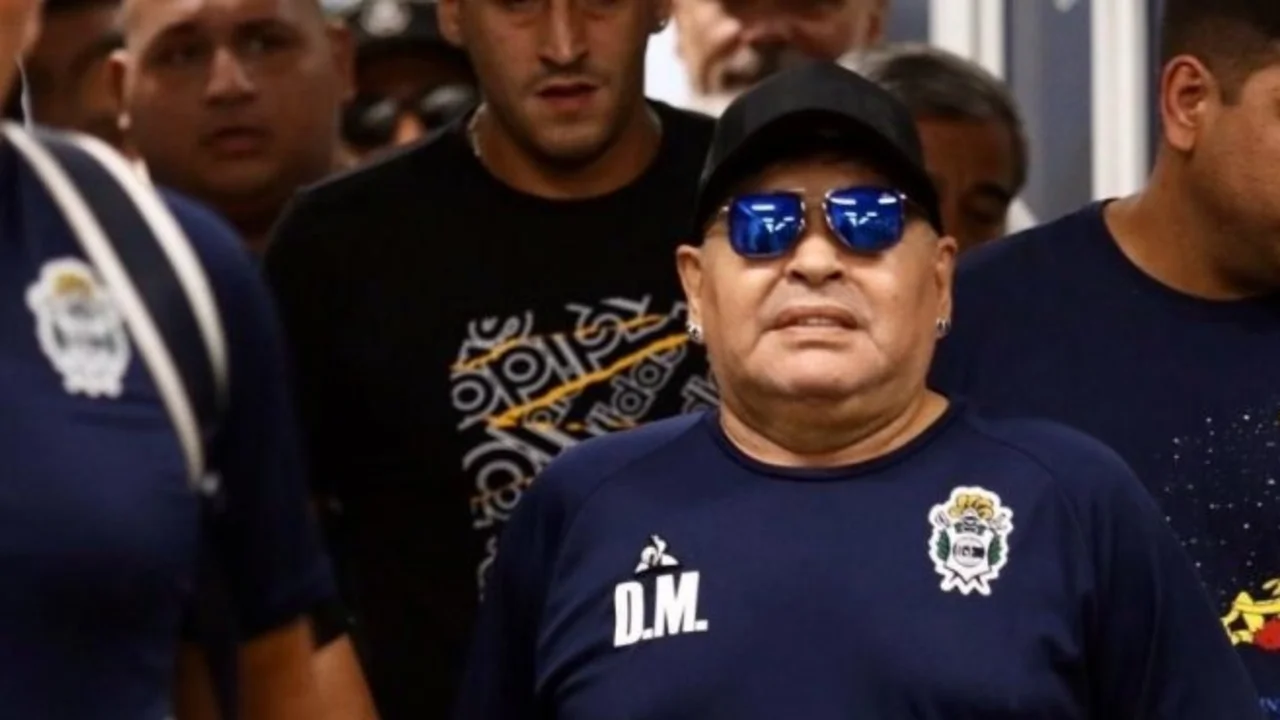 Fin de la polémica en Boca: El fútbol femenino le entregará la plaqueta de homenaje a Maradona