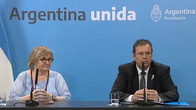 Tristán Bauer invertirá más de $ 47 millones en la compra de 130.000 libros Tristán Bauer invertirá más de $ 47 millones en la compra de 130.000 libros
