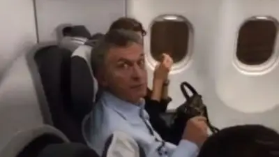 Clarín expuso el nombre de la mujer que escrachó a Mauricio Macri y ahora ella sufre amenazas Clarín expuso el nombre de la mujer que escrachó a Mauricio Macri y ahora ella sufre amenazas