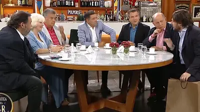 El inesperado regalo de Leandro Santoro a Polémica en el Bar que los dejó en offside El inesperado regalo de Leandro Santoro a Polémica en el Bar que los dejó en offside