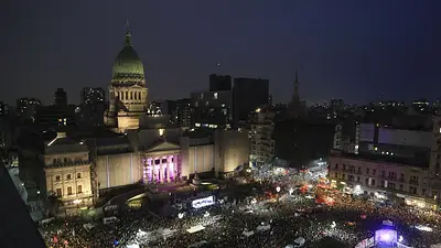 Congreso: realizaron un multitudinario "pañuelazo" para reclamar por el aborto legal Congreso: realizaron un multitudinario "pañuelazo" para reclamar por el aborto legal