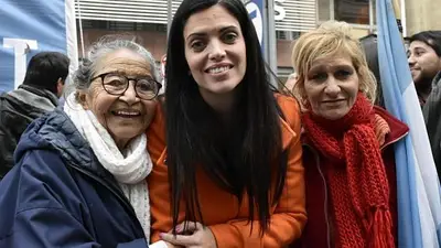 Volnovich denunció agresión de la Policía en la marcha por Cristina: "Me revolearon y tiraron de los pelos" Volnovich denunció agresión de la Policía en la marcha por Cristina: "Me revolearon y tiraron de los pelos"