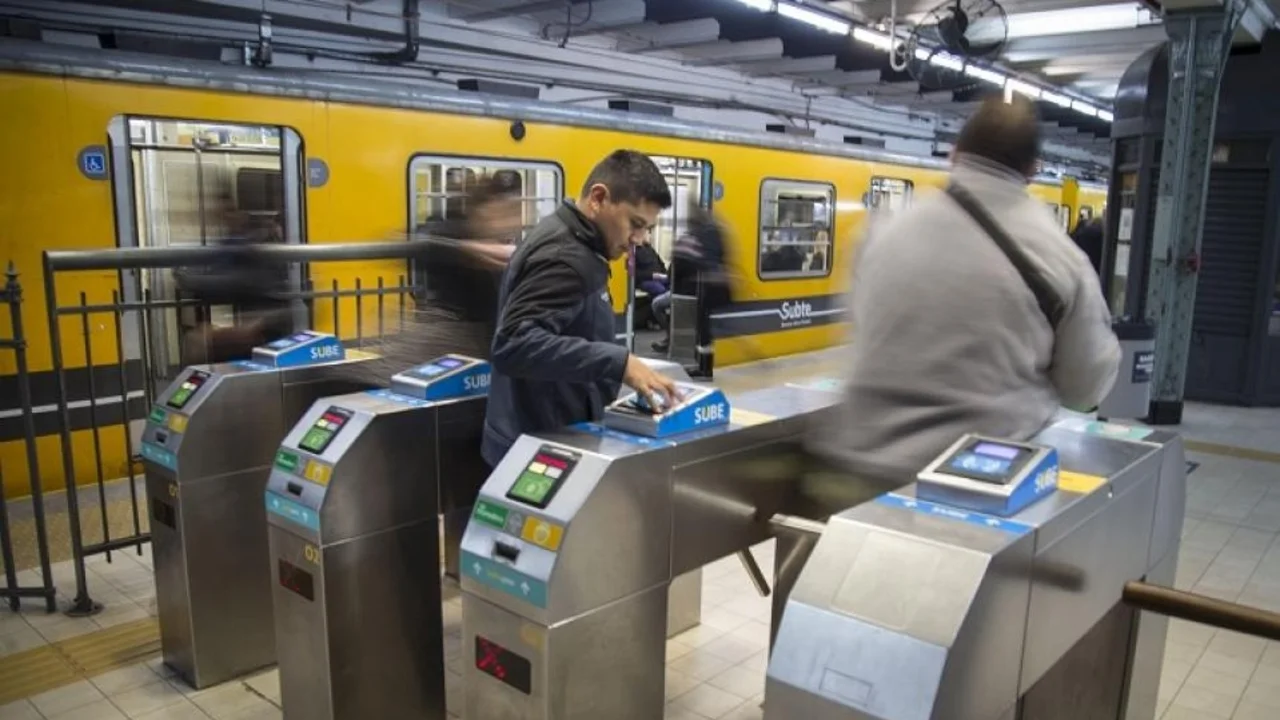 Metrodelegados abren molinetes hoy y mañana por reclamo salarial