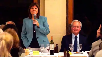 El macrismo homenajeó a Federico Pinedo y volvió a cantar "vamos a volver" El macrismo homenajeó a Federico Pinedo y volvió a cantar "vamos a volver"