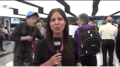 El mal momento de una periodista de A24 en Ezeiza por el coronavirus El mal momento de una periodista de A24 en Ezeiza por el coronavirus