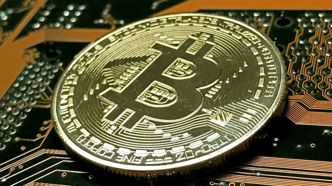 En medio de la crisis mundial, se derrumbó la cotización del bitcoin