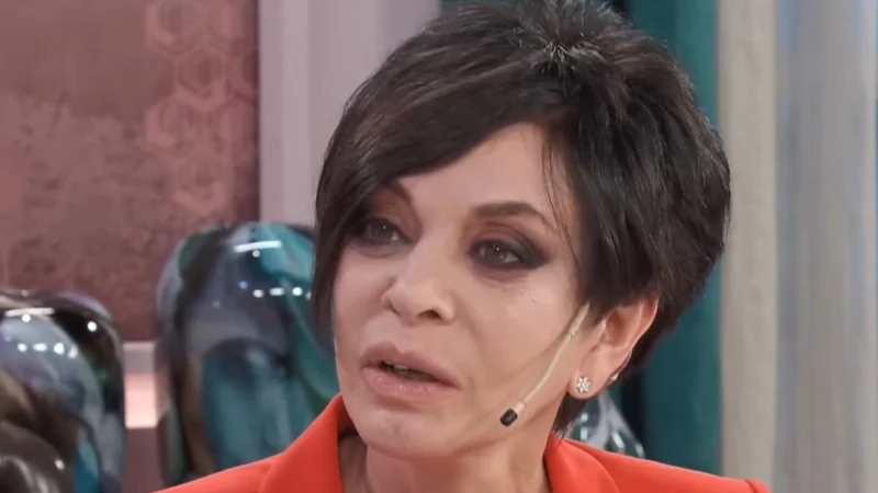 El incómodo momento de Mónica Gutierrez tras una pregunta sobre el cuidado del coronavirus en los trenes