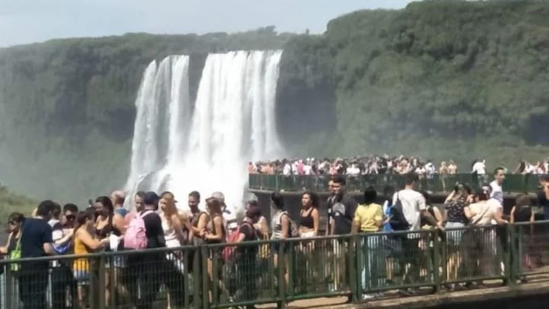 Preocupación en Misiones por el turismo en las Cataratas del Iguazú del lado de Brasil